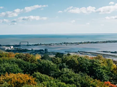 photo of Duluth shoreline