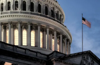 a photo of the US Capitol building
